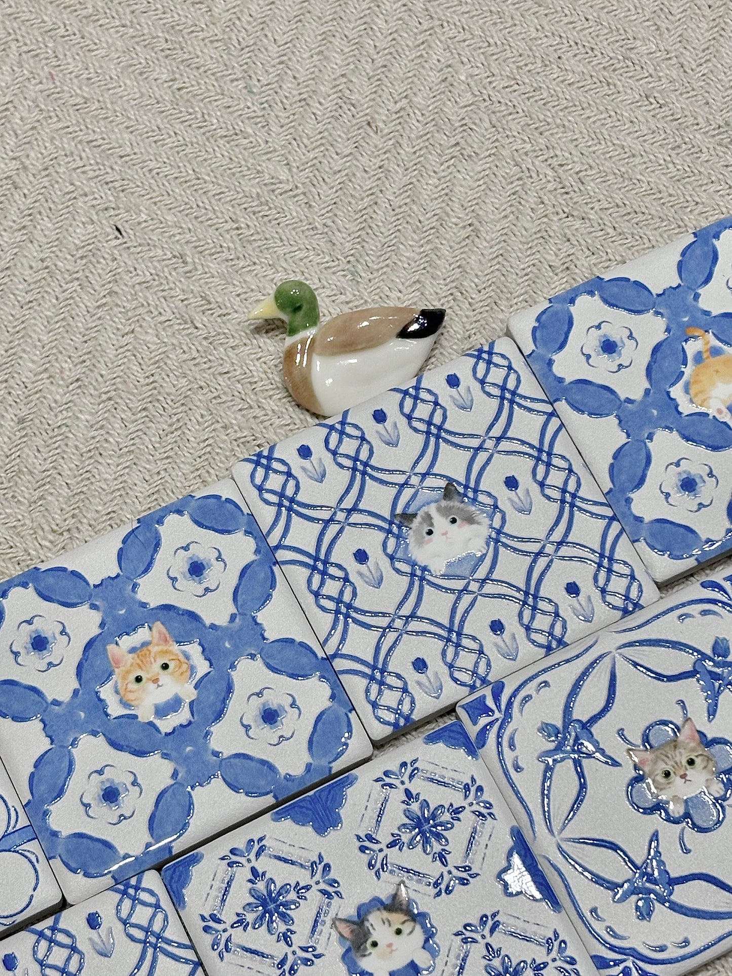 【一面青花，兩面風景】躲貓貓屁屁花磚磁鐵盲盒