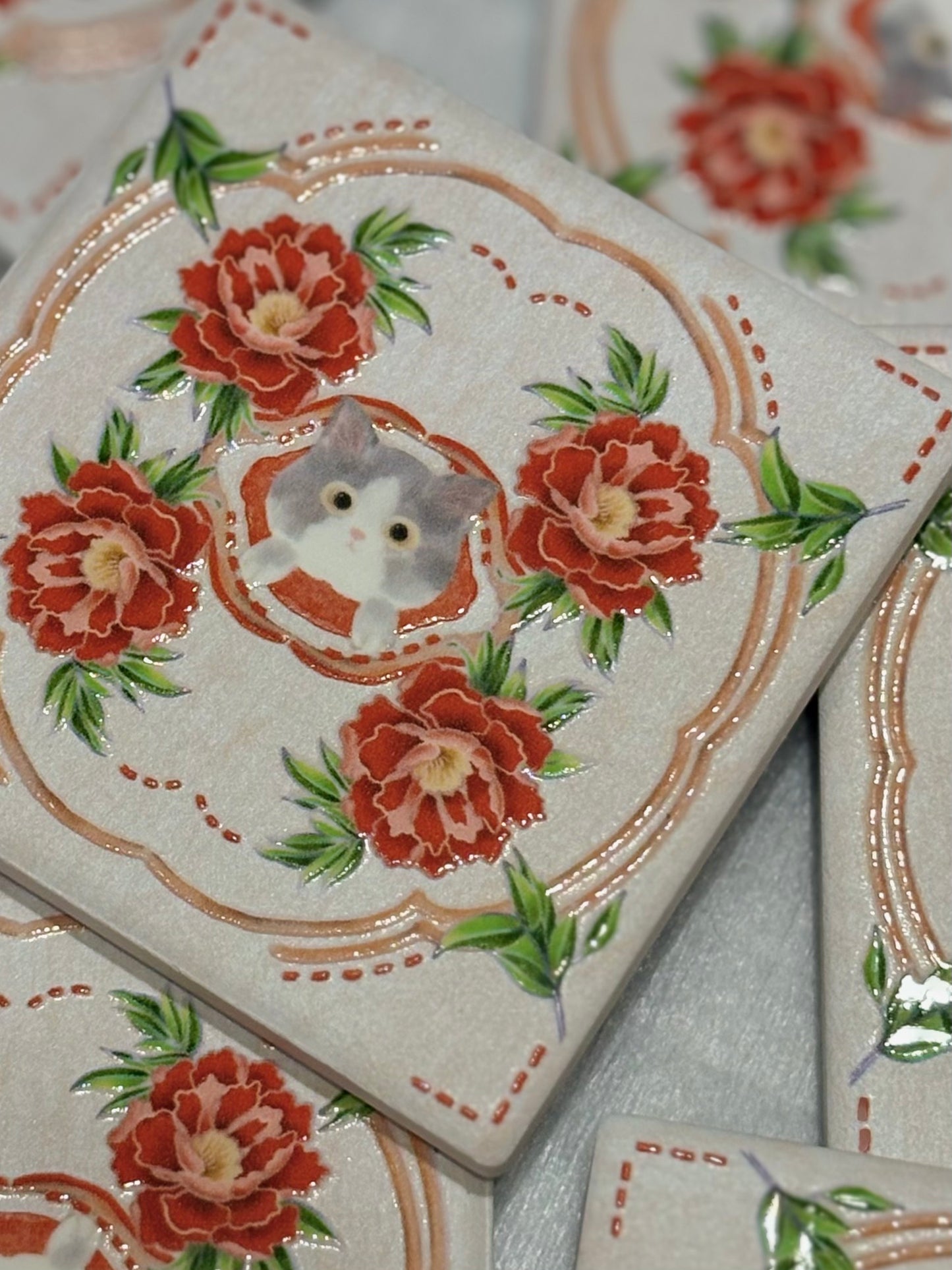 Eunique Art: Blue White British Shorthair, Vintage Majolica Tile, Glossy Relief Ceramic Magnet Detail