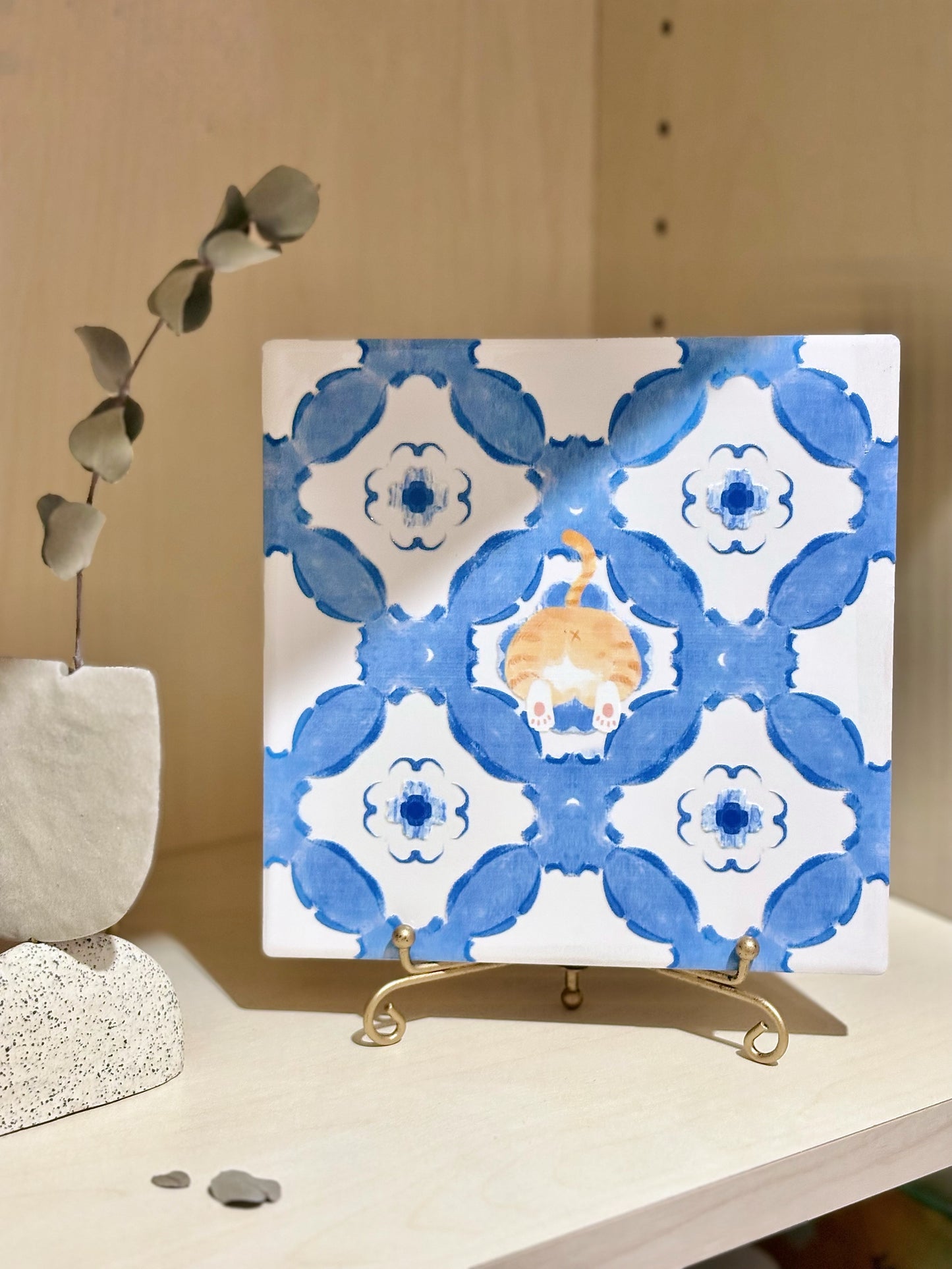 eunique-art-tabby-cat-behind-ceramic-decorative-tile