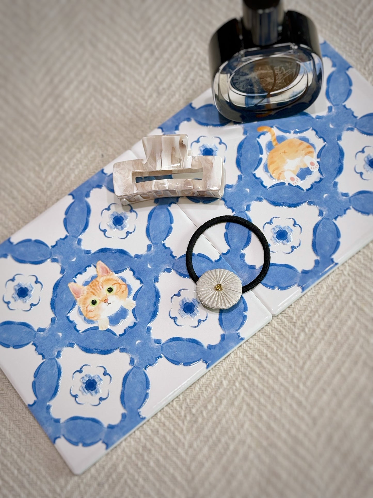 eunique-art-ginger-cat-ceramic-tiles-used-as-vanity-tray-for-candle-and-accessories