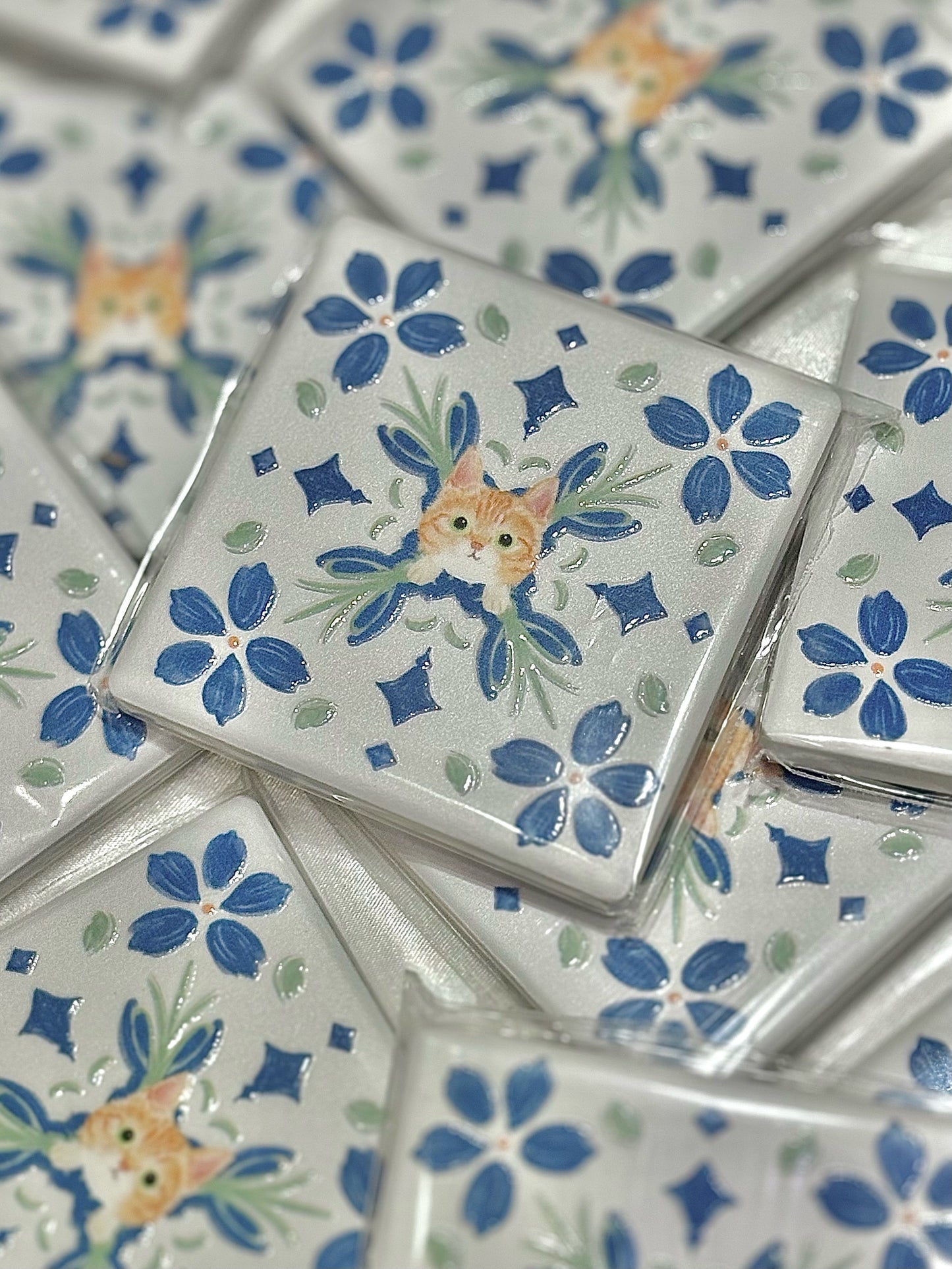 Eunique Art: Ginger Cat, Vintage Majolica Tile, Glossy Relief Ceramic Magnet