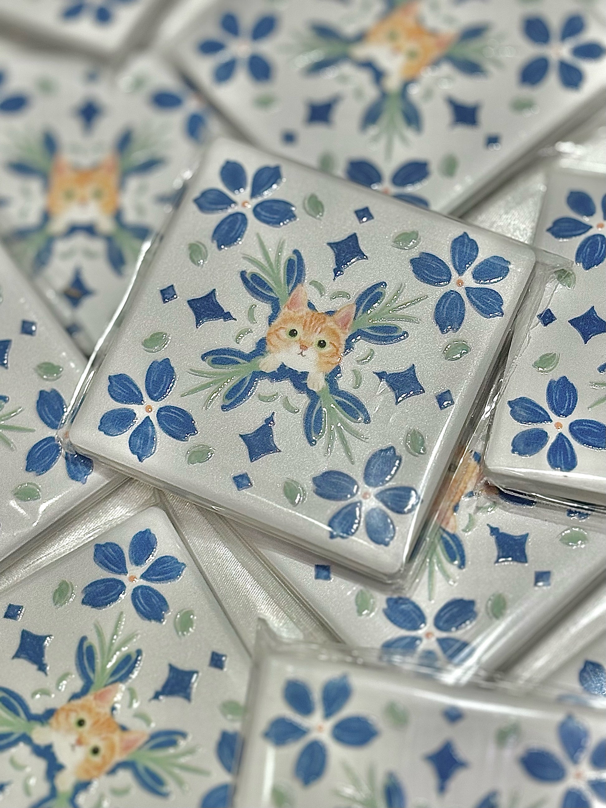 Eunique Art: Ginger Cat, Vintage Majolica Tile, Glossy Relief Ceramic Magnet