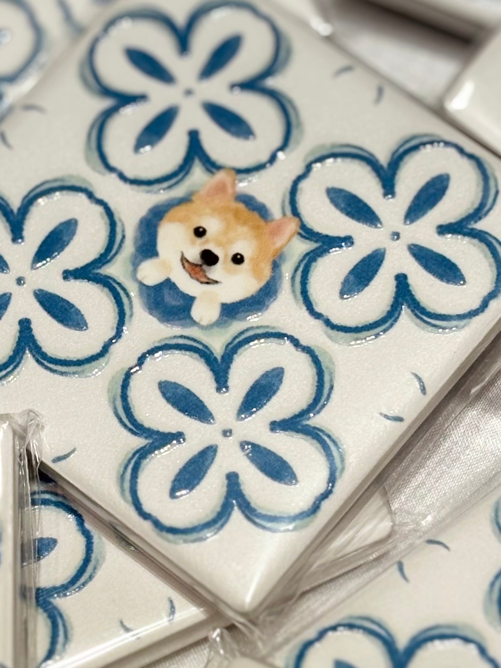 Eunique Art: Shiba, Vintage Majolica Tile, Glossy Relief Ceramic Magnet Detail