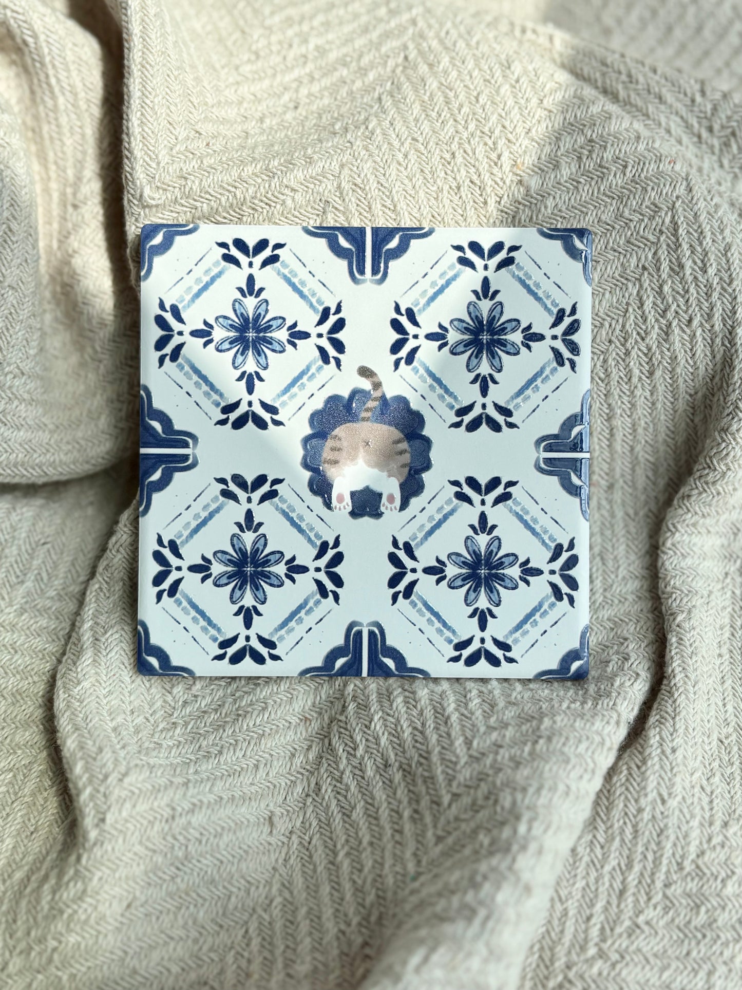 虎斑貓【青花蕾絲】立體浮雕花磚陶瓷杯墊