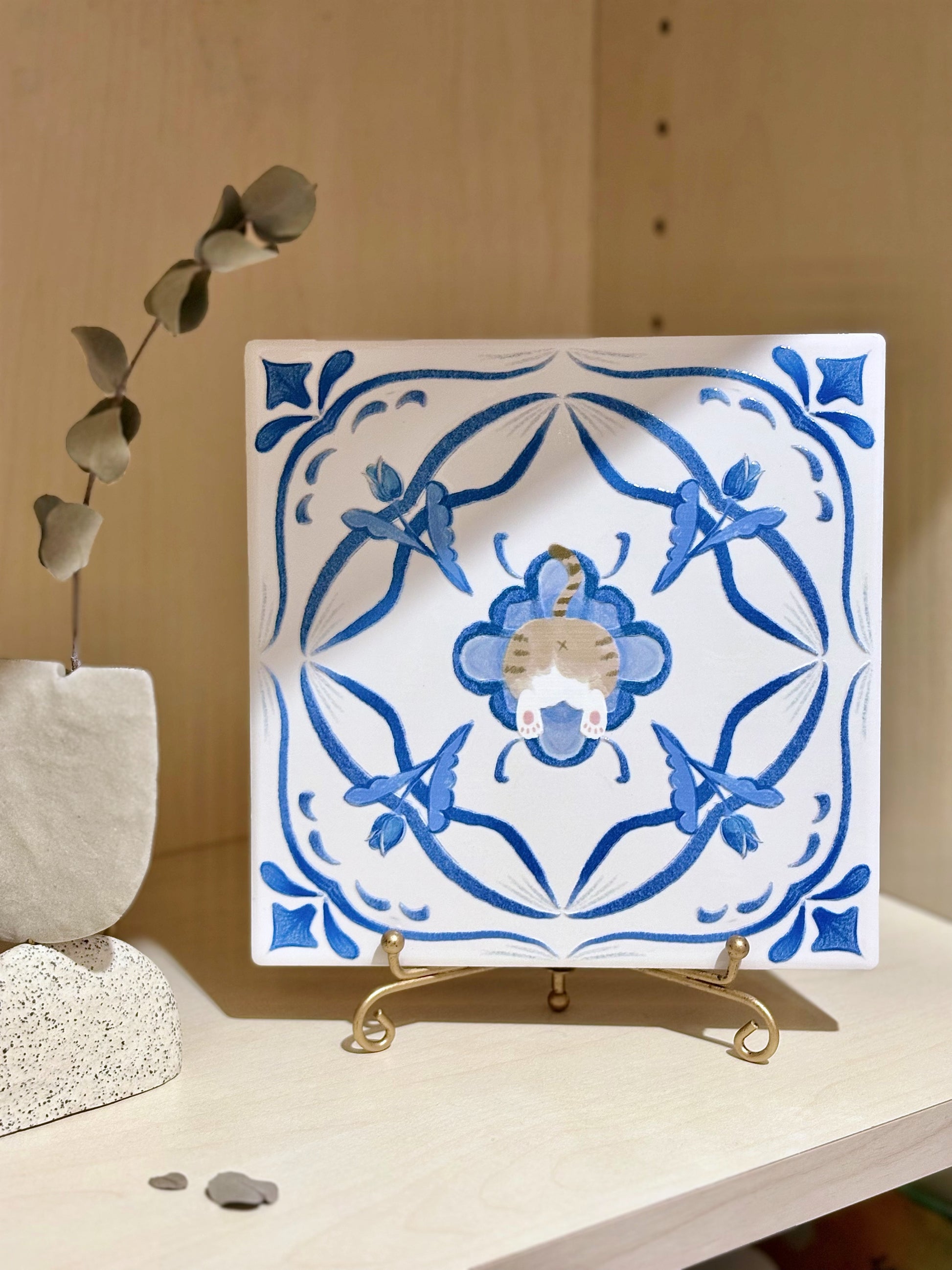 eunique-art-tabby-cat-behind-ceramic-decorative-tile