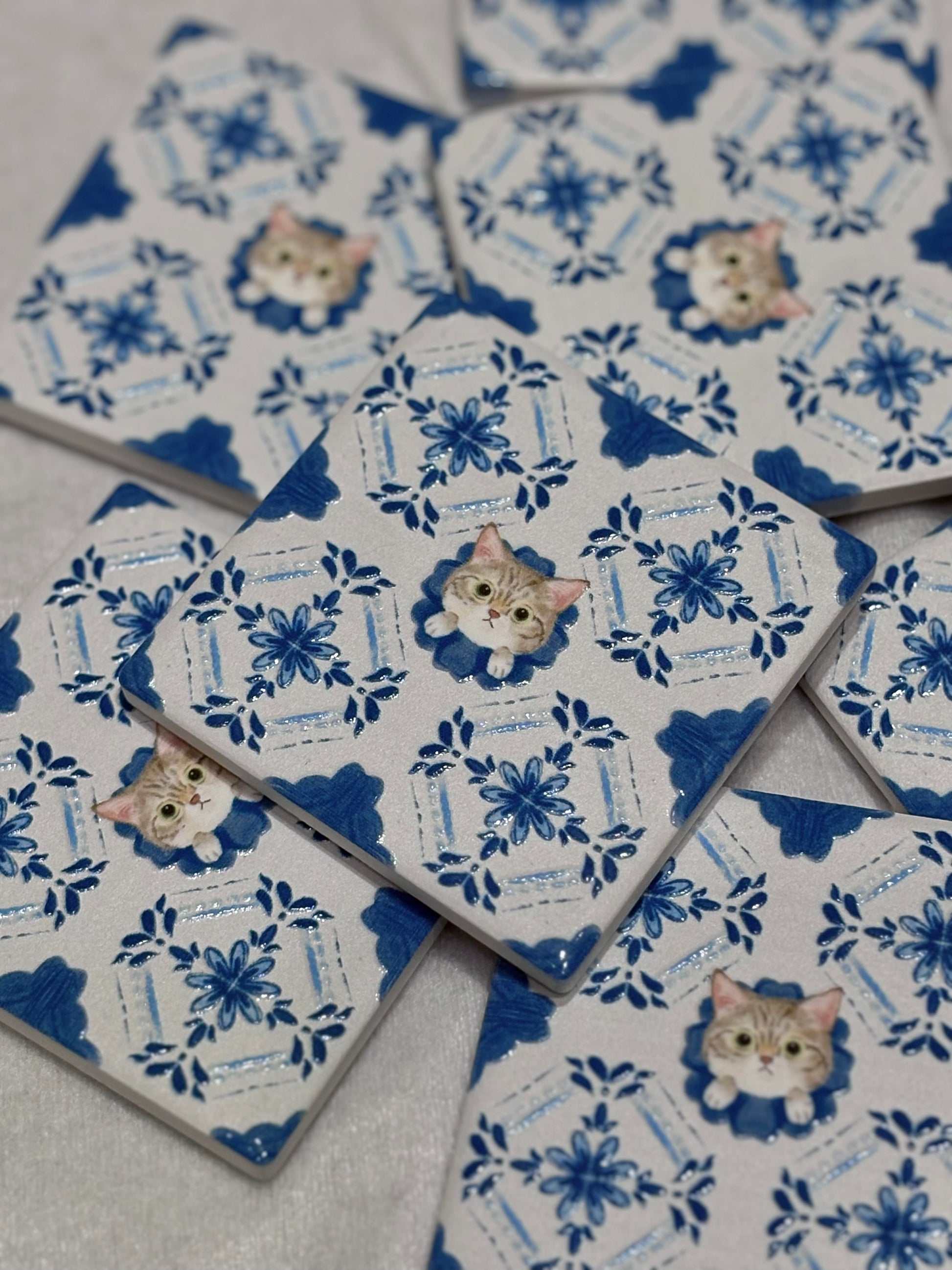Eunique Art: Tabby Cat, Vintage Majolica Tile, Glossy Relief Ceramic Magnet