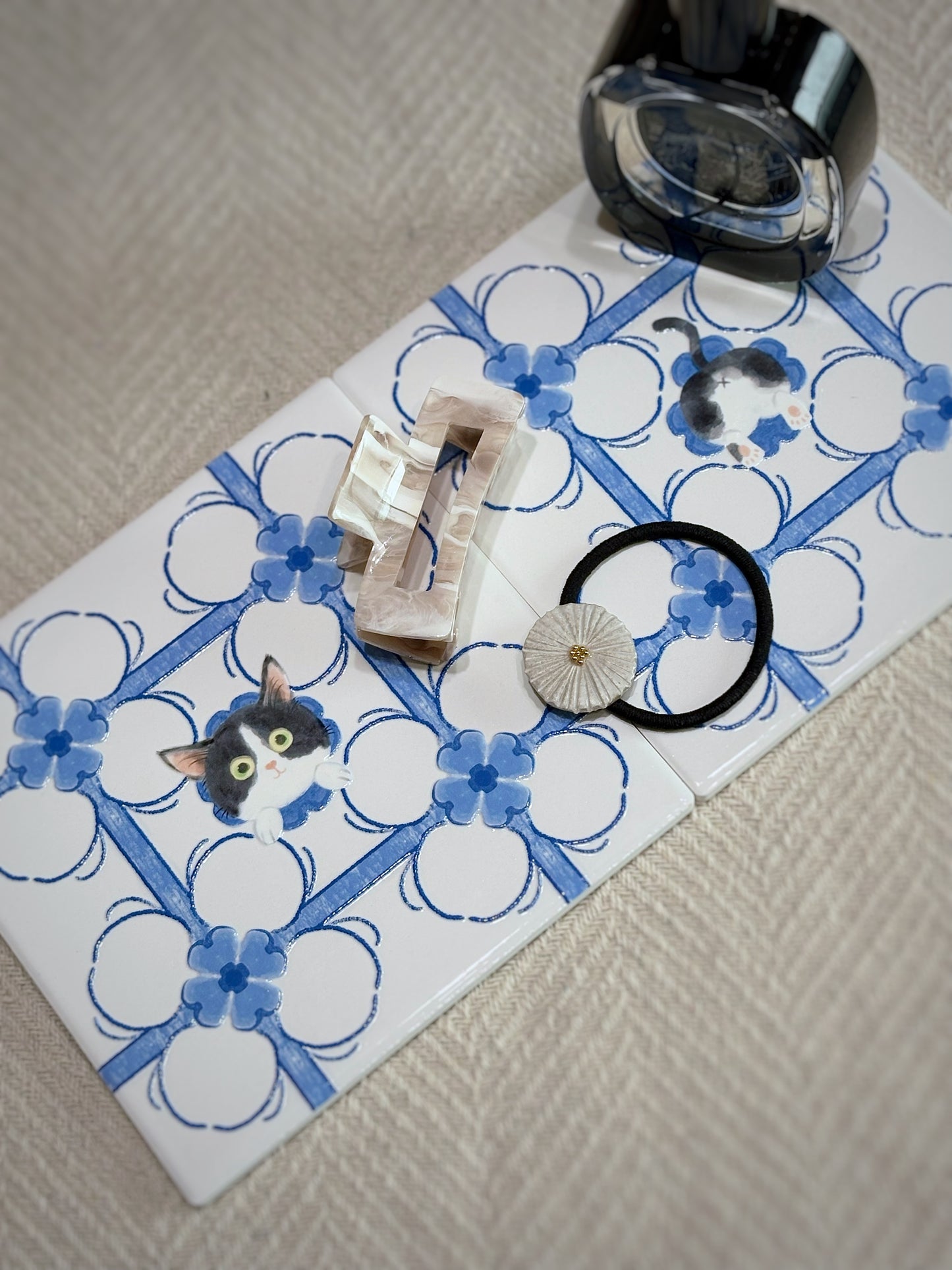 eunique-art-tuxedo-cat-ceramic-tiles-used-as-vanity-tray-for-candle-and-accessories